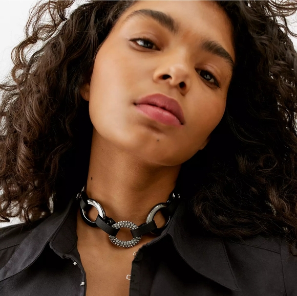 🥀UrbanOutfitters Choker - Picture 2 of 3